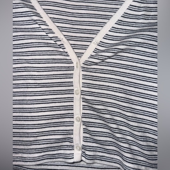 Levi's Navy Blue and White Striped Crop T-Shirt - Picture 5 of 7